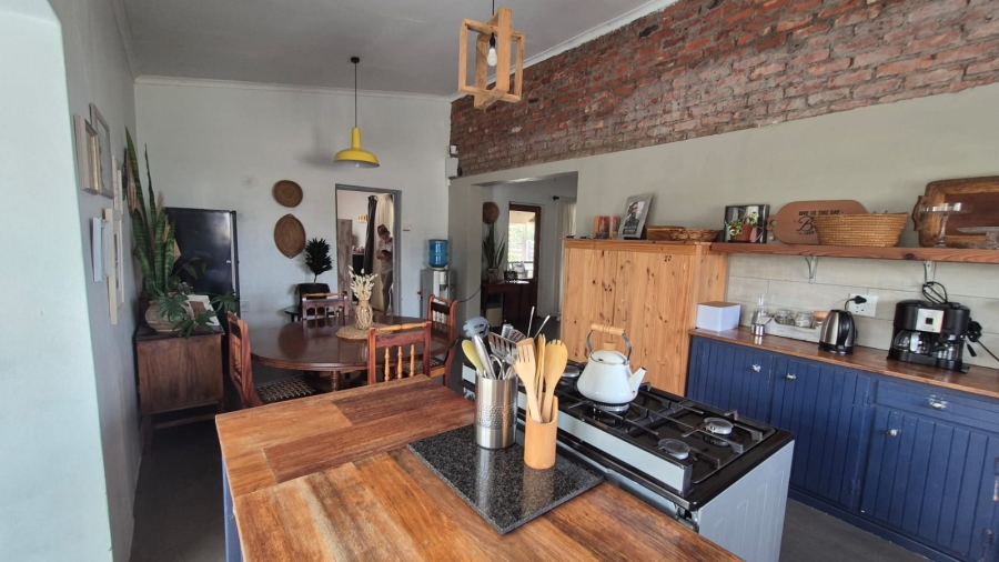 To Let 4 Bedroom Property for Rent in Wavecrest Eastern Cape